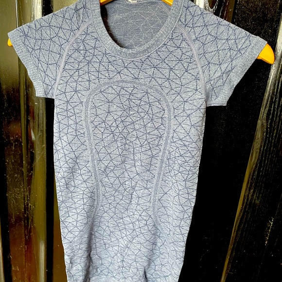 Lululemon short sleeve top